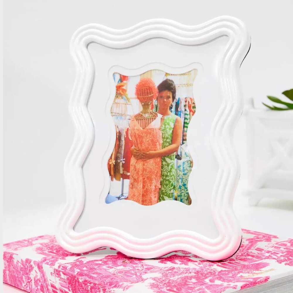 NWT Lilly Pulitzer Wavy Picture Frame